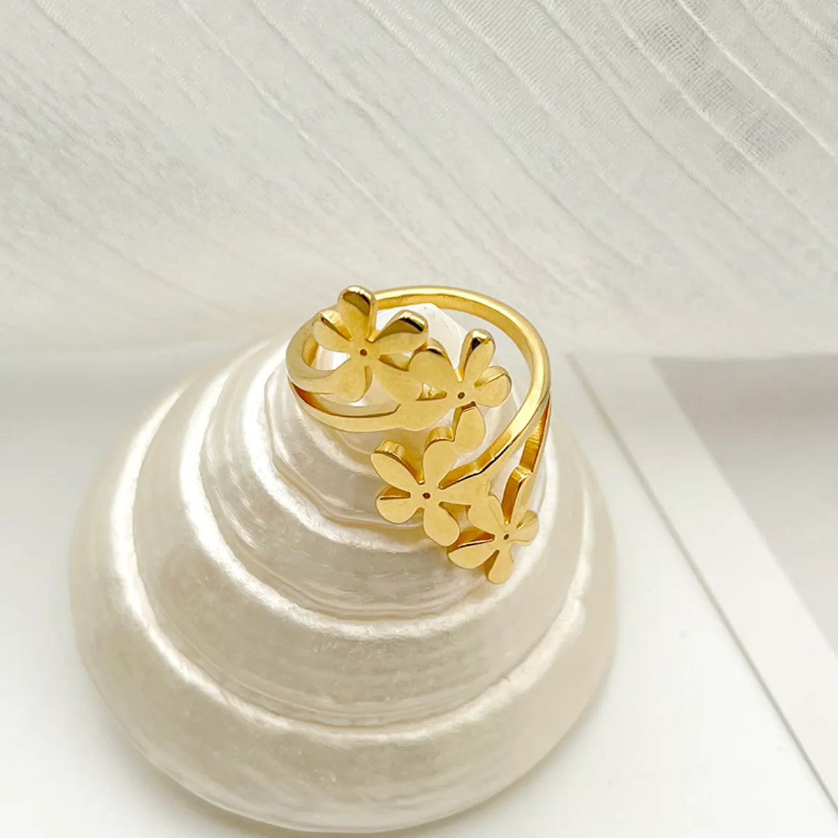 Elegant Flower Stainless Steel Gold Plated Rings In Bulk