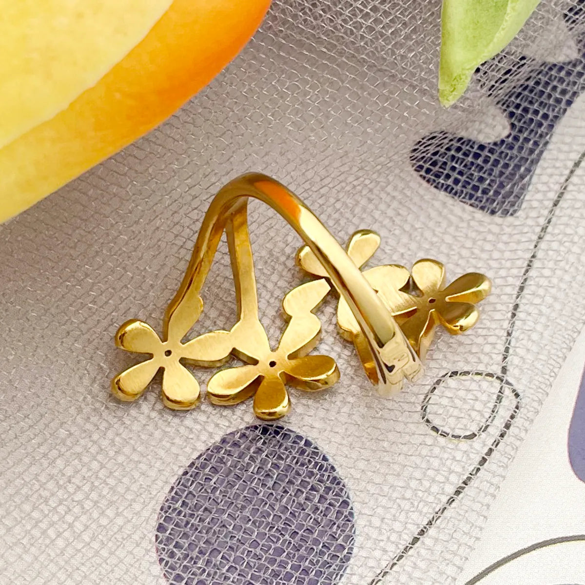 Elegant Flower Stainless Steel Gold Plated Rings In Bulk