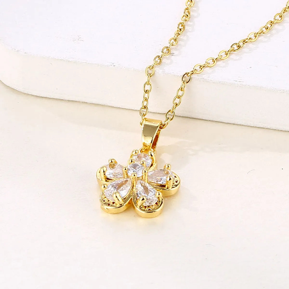 Elegant Flower Stainless Steel Plating Hollow Out Inlay Zircon 18k Gold Plated Pendant Necklace