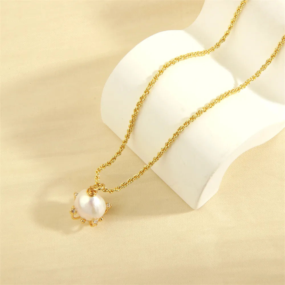 Elegant French Style Irregular Freshwater Pearl Copper 18k Gold Plated Pendant Necklace In Bulk