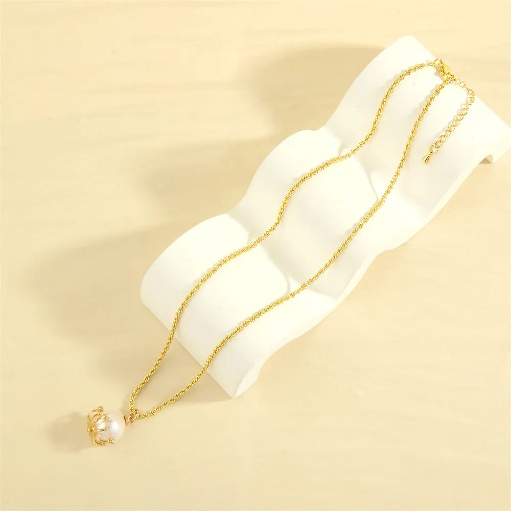 Elegant French Style Irregular Freshwater Pearl Copper 18k Gold Plated Pendant Necklace In Bulk