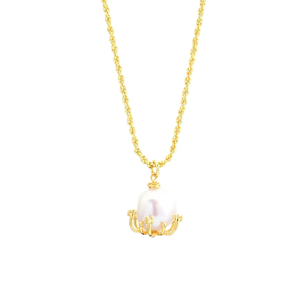 Elegant French Style Irregular Freshwater Pearl Copper 18k Gold Plated Pendant Necklace In Bulk