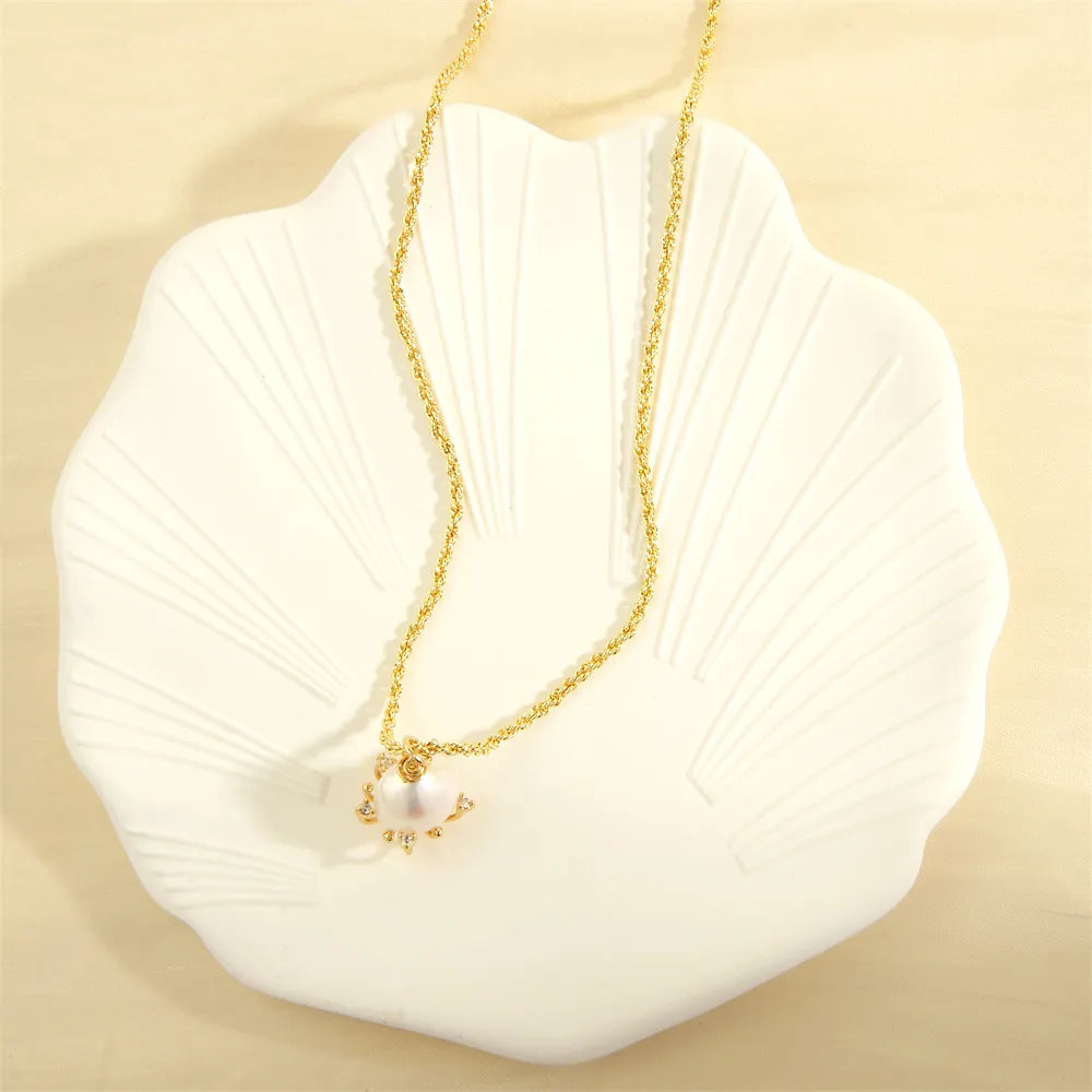 Elegant French Style Irregular Freshwater Pearl Copper 18k Gold Plated Pendant Necklace In Bulk