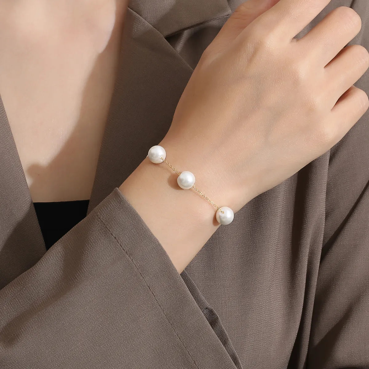 Elegant French Style Simple Style Round Stainless Steel Pearl Plating 18k Gold Plated Bracelets