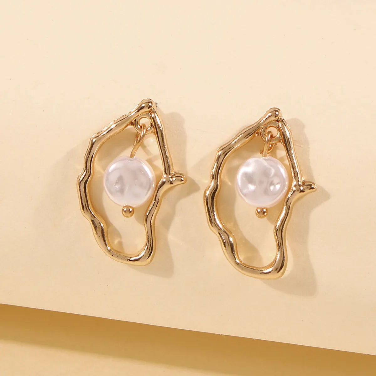 Elegant Geometric Alloy Inlay Artificial Pearls Women's Drop Earrings