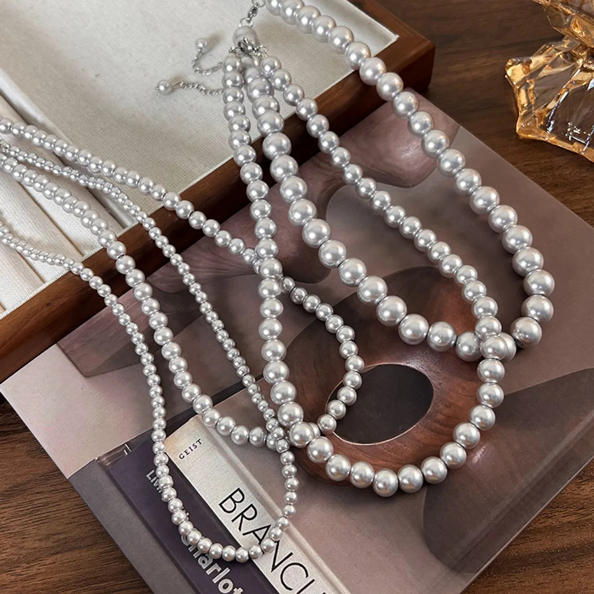 Elegant Geometric Artificial Pearl Alloy Beaded White Gold Plated Women'S Necklace