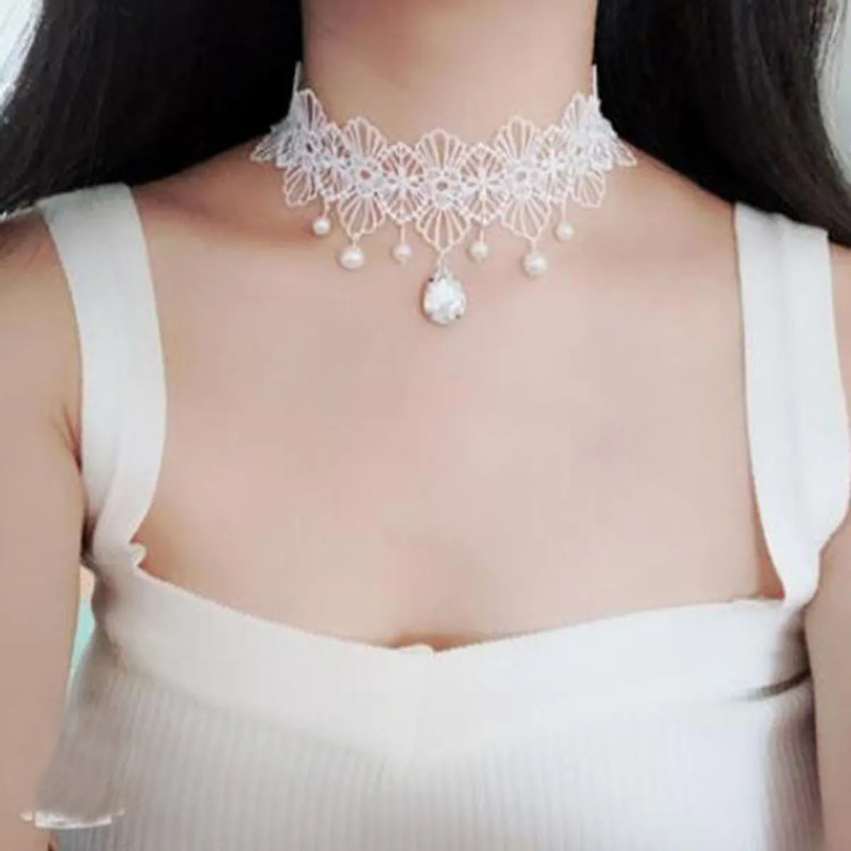 Elegant Geometric Lace Inlay Crystal Pearl Choker