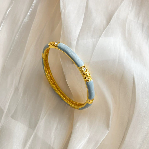 Elegant Geometric Plated Bracelet With Glossy Finish And Semihollow Design Versatile Fashion Jewelry Accessory