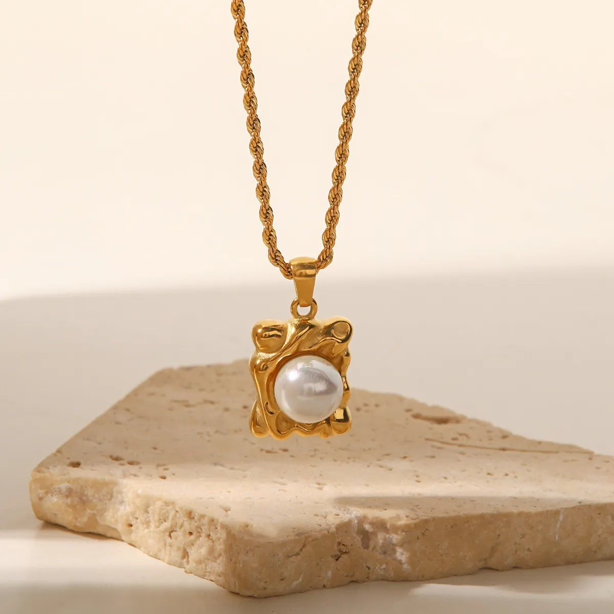 Elegant Geometric Stainless Steel Gold Plated Artificial Pearls Pendant Necklace