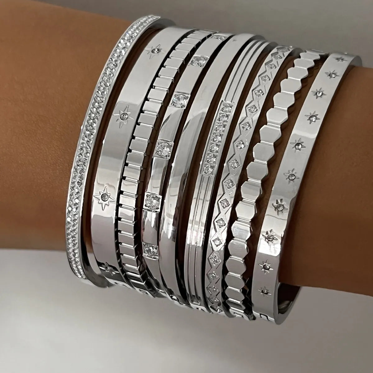 Elegant Geometric Stainless Steel Plating Inlay Zircon Bangle