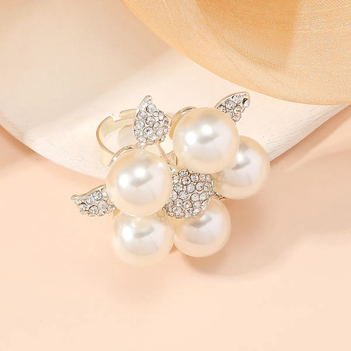 Elegant Glam Bridal Flower Alloy Inlay Artificial Pearls Artificial Diamond Women'S Open Rings