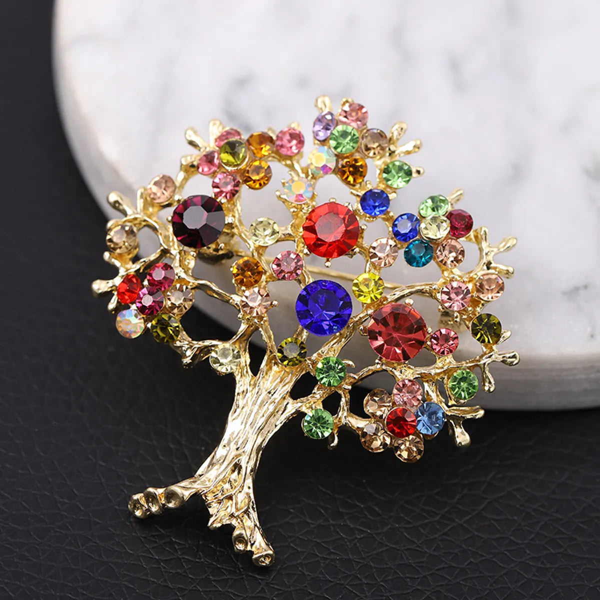 Elegant Glam Geometric Alloy Plating Inlay Artificial Pearls Rhinestones Shell Women'S Brooches