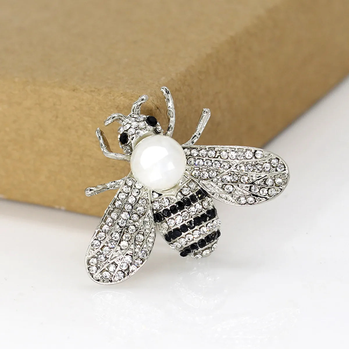 Elegant Glam Geometric Alloy Plating Inlay Artificial Pearls Rhinestones Shell Women'S Brooches