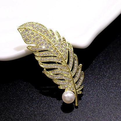 Elegant Glam Geometric Alloy Plating Inlay Artificial Pearls Rhinestones Shell Women'S Brooches