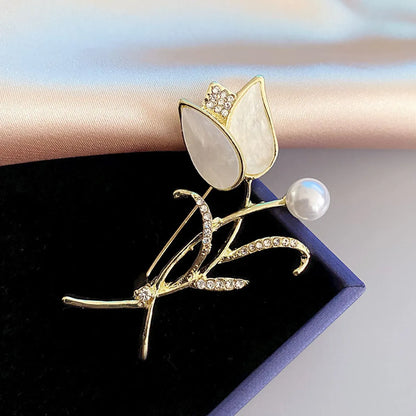 Elegant Glam Geometric Alloy Plating Inlay Artificial Pearls Rhinestones Shell Women'S Brooches