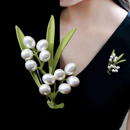 Elegant Glam Geometric Alloy Plating Inlay Artificial Pearls Rhinestones Shell Women'S Brooches