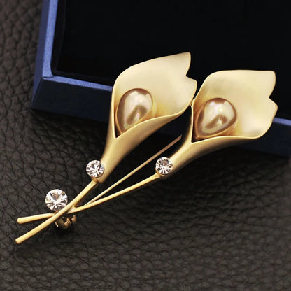 Elegant Glam Geometric Alloy Plating Inlay Artificial Pearls Rhinestones Shell Women'S Brooches