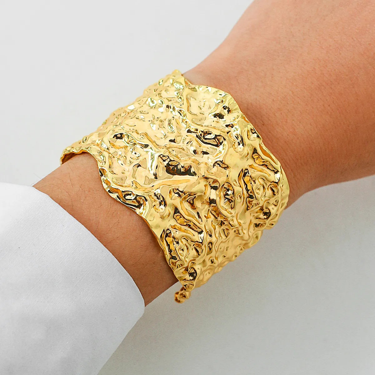 Elegant Glam Luxurious Solid Color Gold Plated Iron Wholesale Bangle