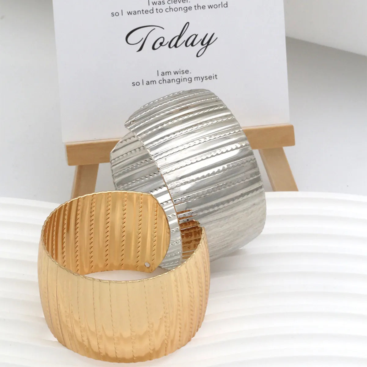 Elegant Glam Luxurious Stripe 14K Gold Plated Alloy Wholesale Bangle