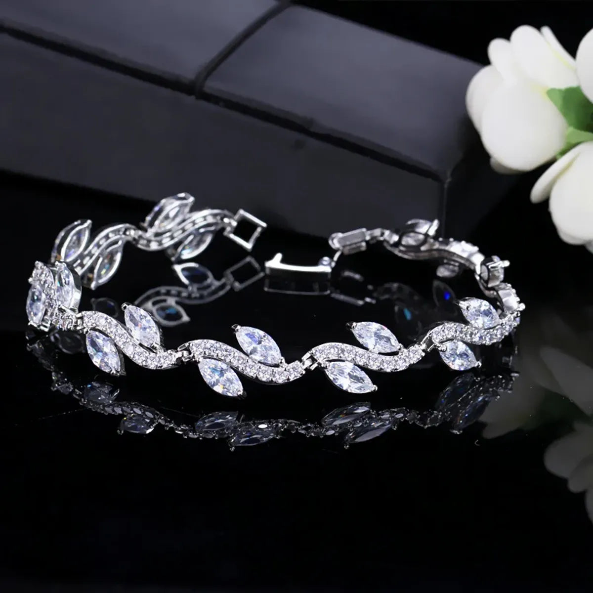 Elegant Glam Shiny Leaf Copper Plating Inlay Zircon White Gold Plated Bracelets