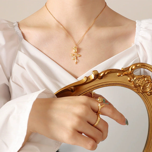 Elegant Gold Rose Flower Pendant Necklace For Women Titanium Steel Electroplated Floral Necklace Simple Retro Style