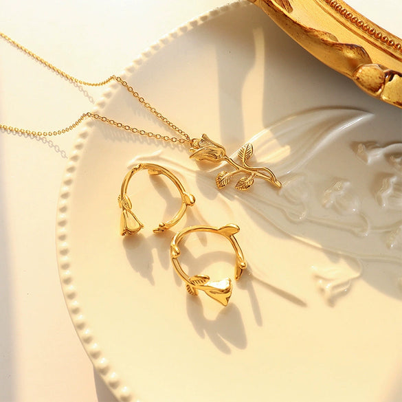 Elegant Gold Rose Flower Pendant Necklace For Women Titanium Steel Electroplated Floral Necklace Simple Retro Style