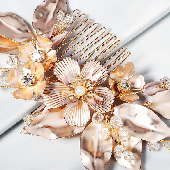 Elegant Handmade Pearl Flower Hair Comb For Women Retro Bridal Hair Accessory Wedding Veil Comb