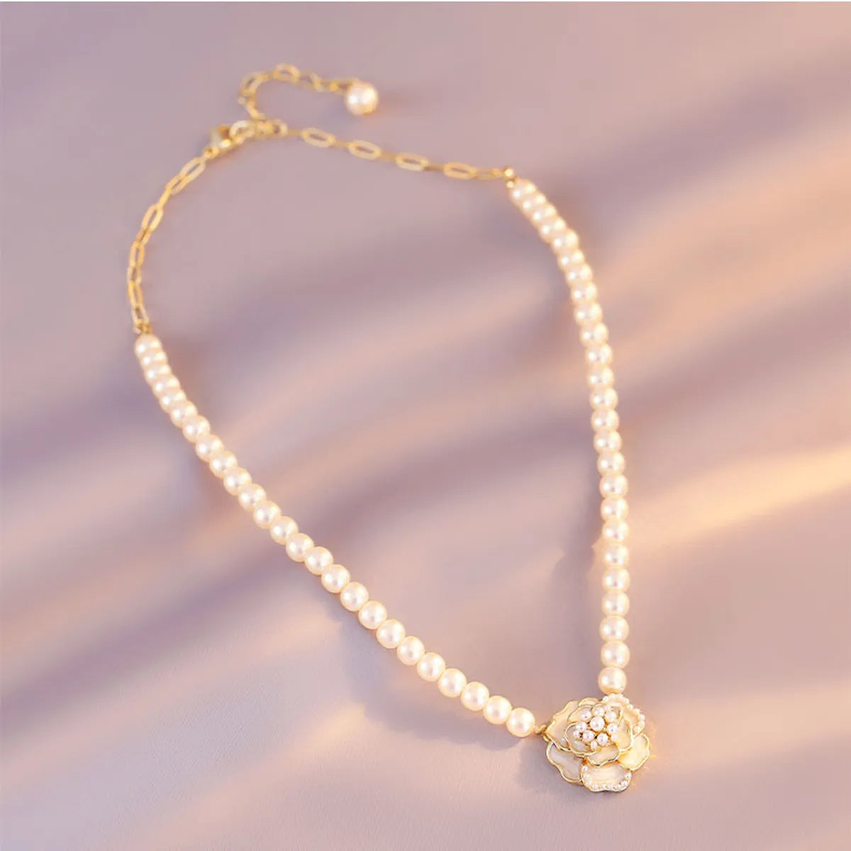 Elegant Heart Shape Flower Bow Knot Imitation Pearl Metal Beaded Inlay Rhinestones Women'S Necklace