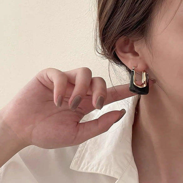 Elegant High Grade U Shaped Women's Earrings In Retro Cold Style Made Of Alloy With Geometric Design And Diamond Treatment