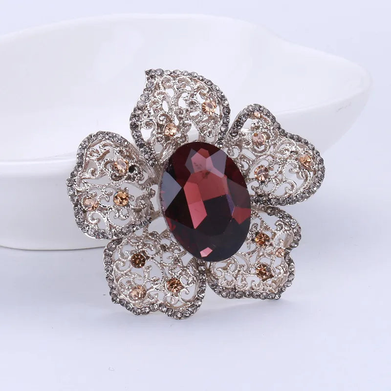 Elegant Korean Style Flower Alloy Rhinestones Women'S Brooches