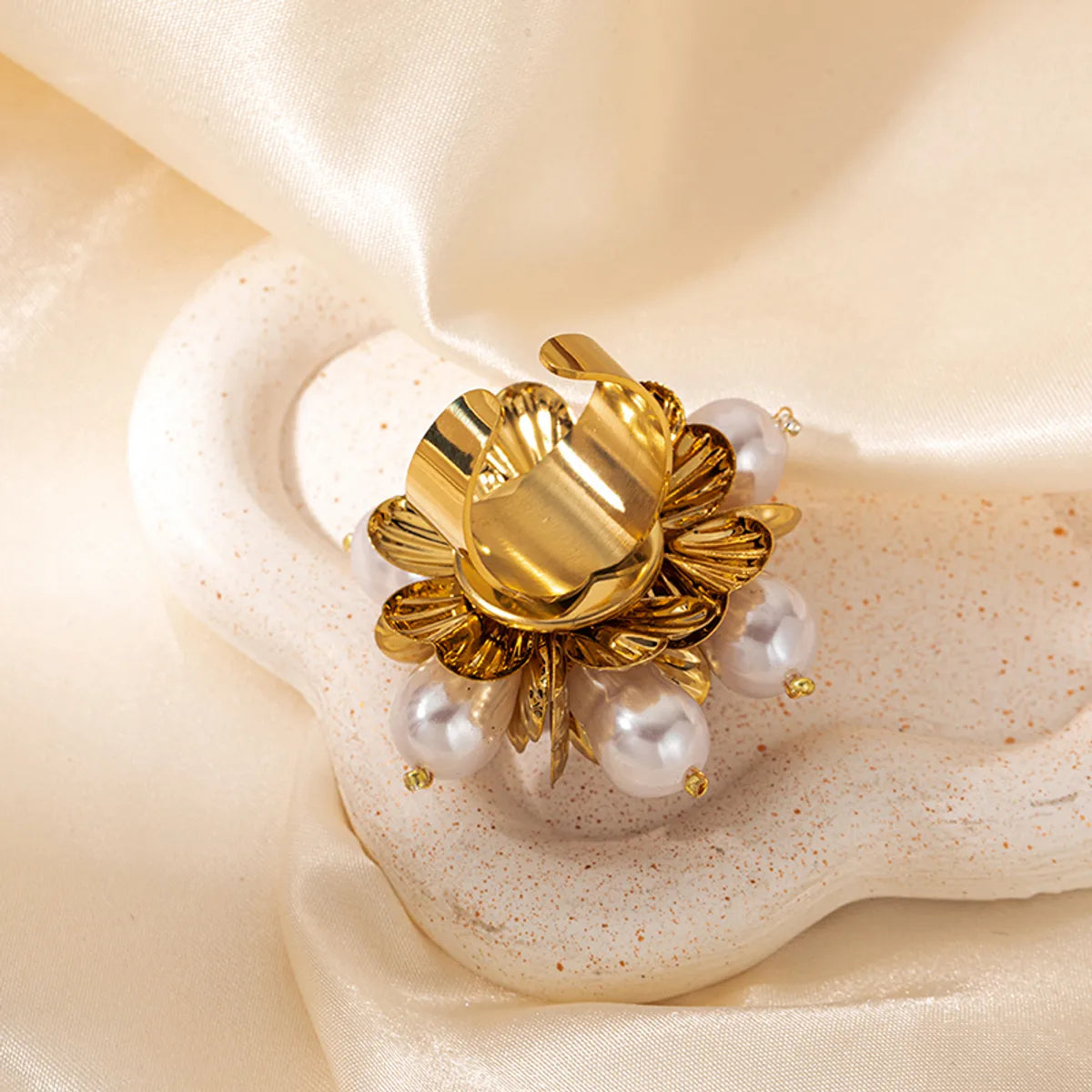 Wholesale Jewelry Elegant Lady Classic Style Flower 304 Stainless Steel Pearl 14K Gold Plated Plating Inlay Open Rings