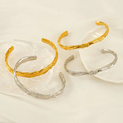 Elegant Lady Classic Style Round Solid Color 304 Stainless Steel 18K Gold Plated Bangle In Bulk