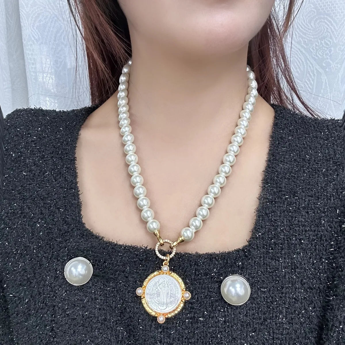 Elegant Lady French Style Round 24K Gold Plated Shell Artificial Pearl Alloy Brass Wholesale Pendant Necklace