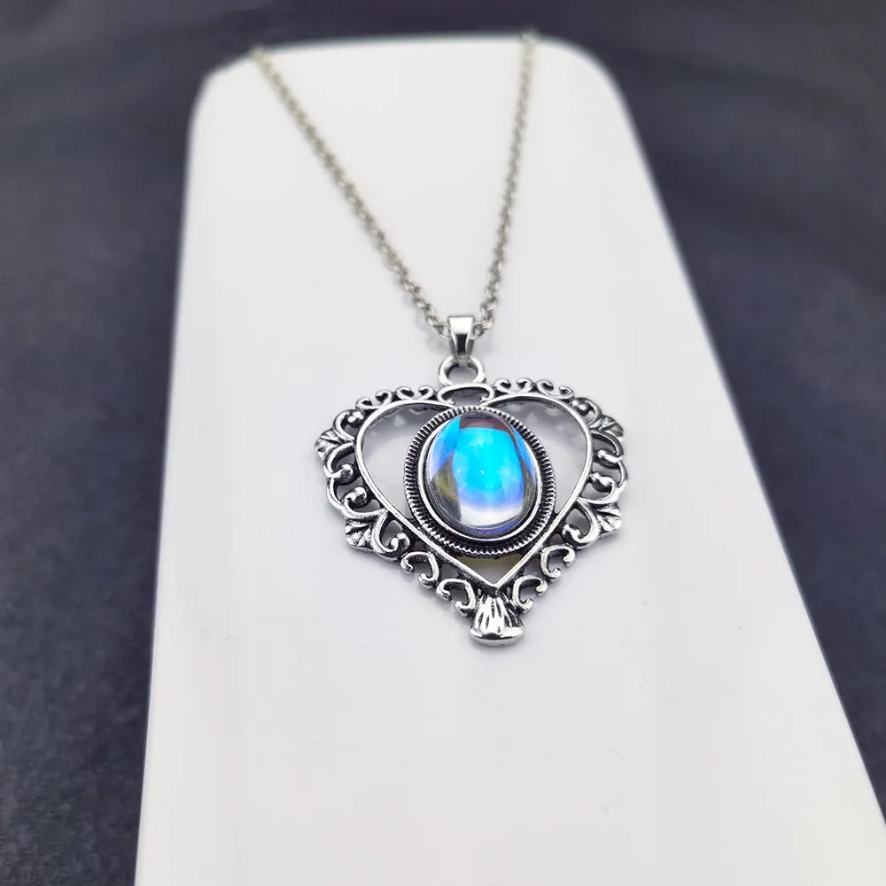 Elegant Lady Heart Shape Alloy Inlay Artificial Gemstones Silver Plated Women'S Pendant Necklace