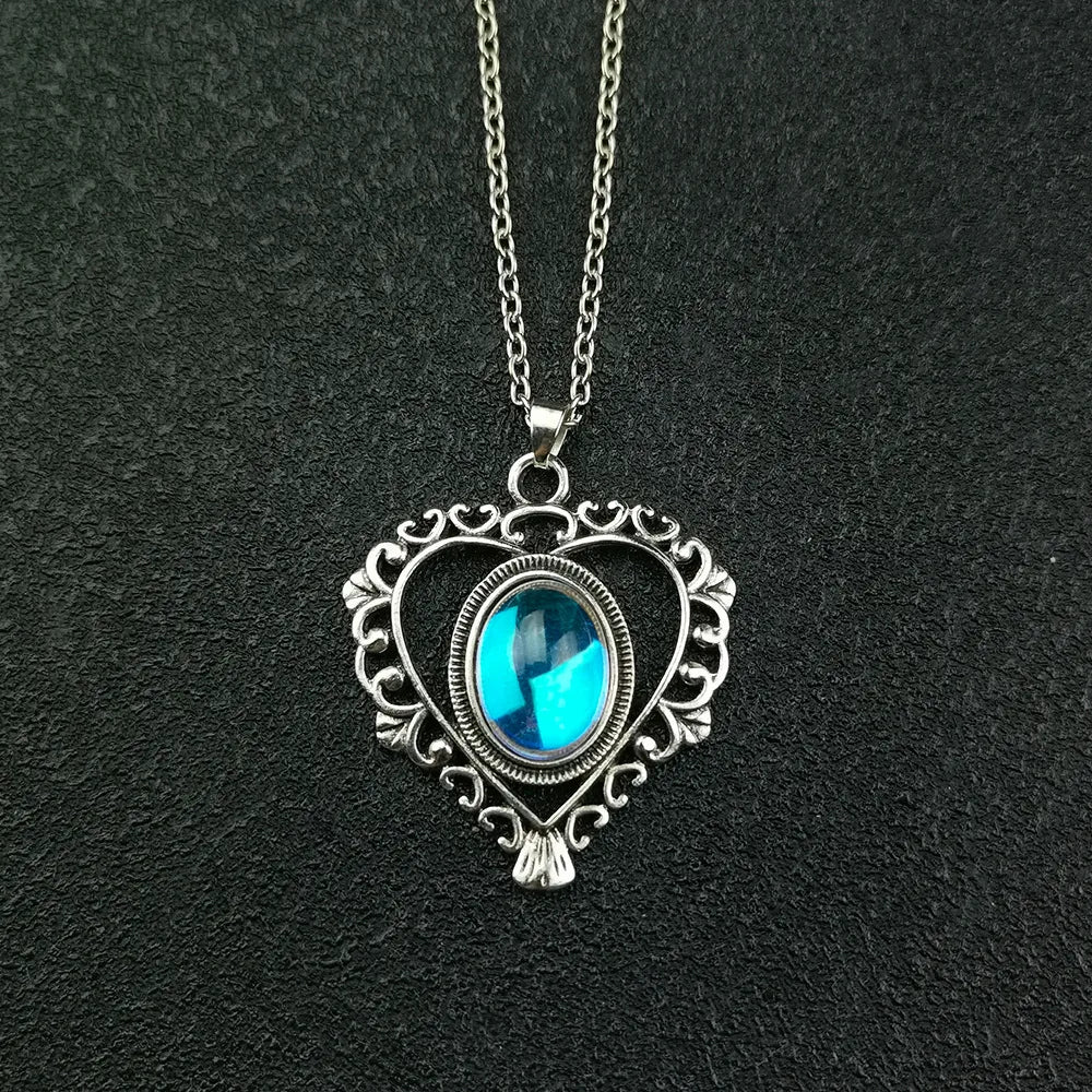 Elegant Lady Heart Shape Alloy Inlay Artificial Gemstones Silver Plated Women'S Pendant Necklace