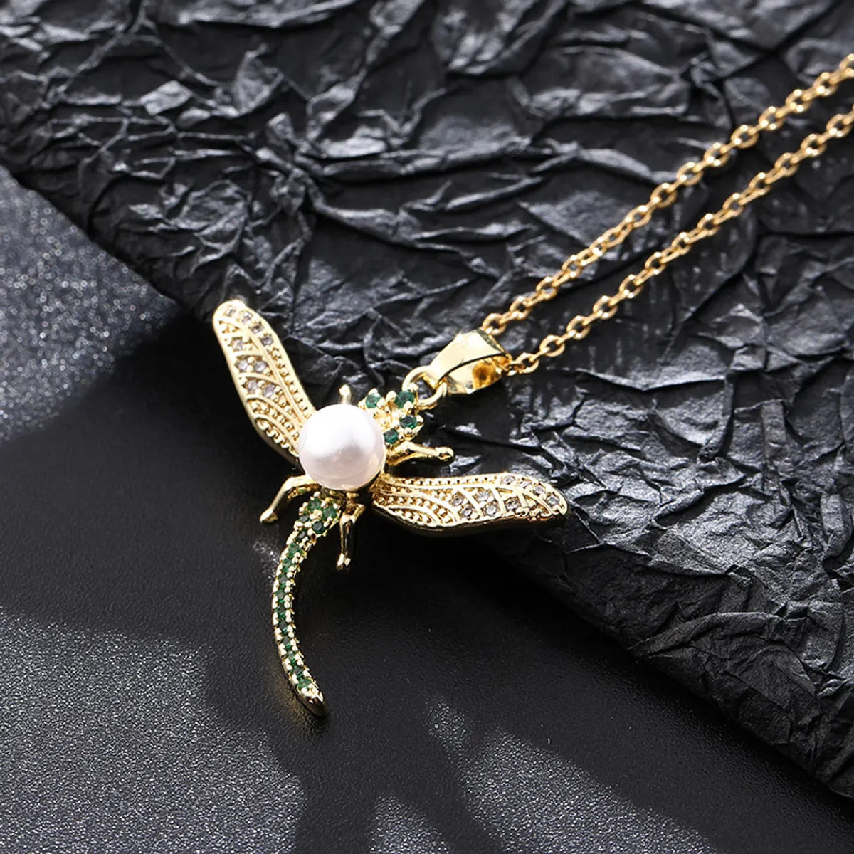 Elegant Lady Simple Style Dragonfly Copper Plating Inlay Artificial Pearls Zircon Pendant Necklace