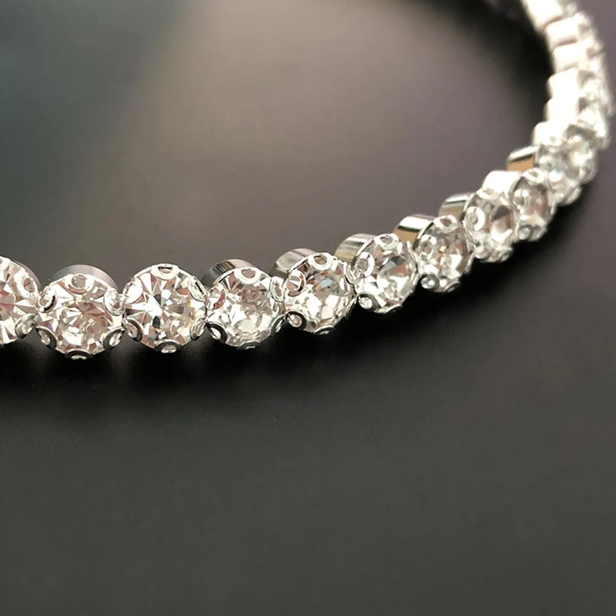 Elegant Lady Solid Color Silver Plated Zircon Alloy Wholesale Necklace