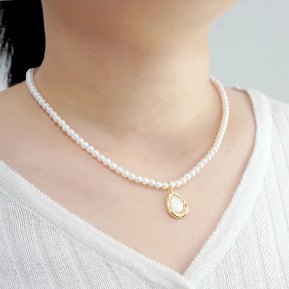 Elegant Lady Streetwear Geometric Imitation Pearl Copper Inlay Shell Fritillary Gold Plated Women'S Pendant Necklace