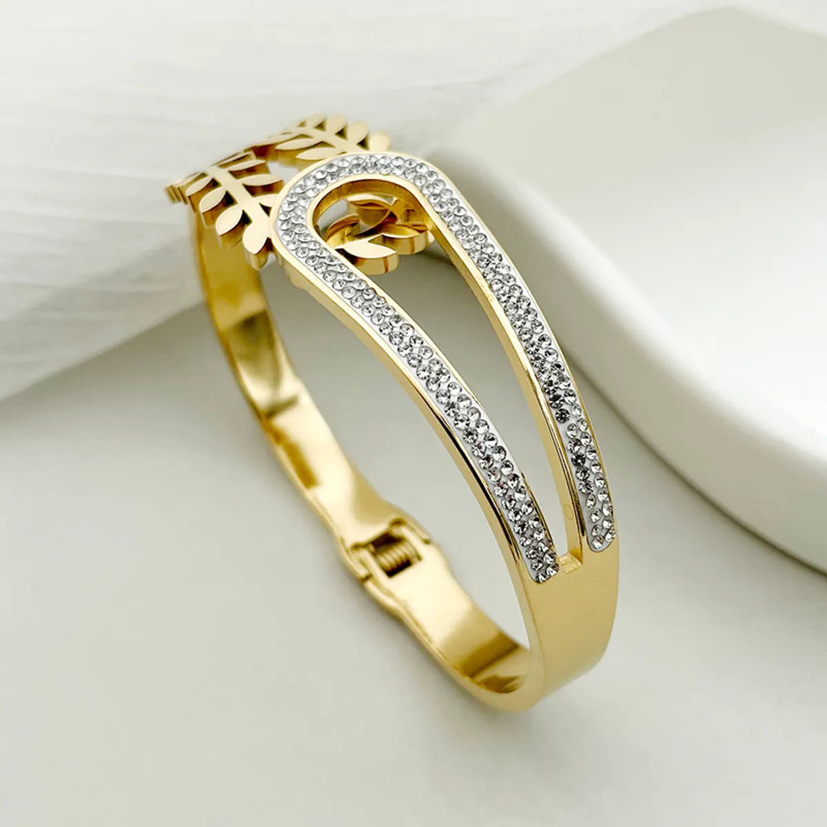 Elegant Leaves Stainless Steel Plating Inlay Rhinestones Gold Plated Bangle