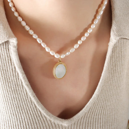 Elegant Luxurious Baroque Style Oval Freshwater Pearl Titanium Steel Beaded Plating 18k Gold Plated Pendant Necklace