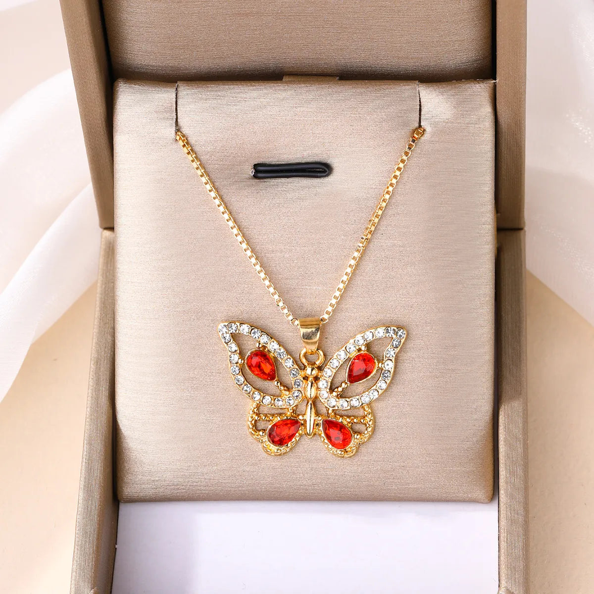 Elegant Luxurious Butterfly Zircon Alloy Wholesale Pendant Necklace