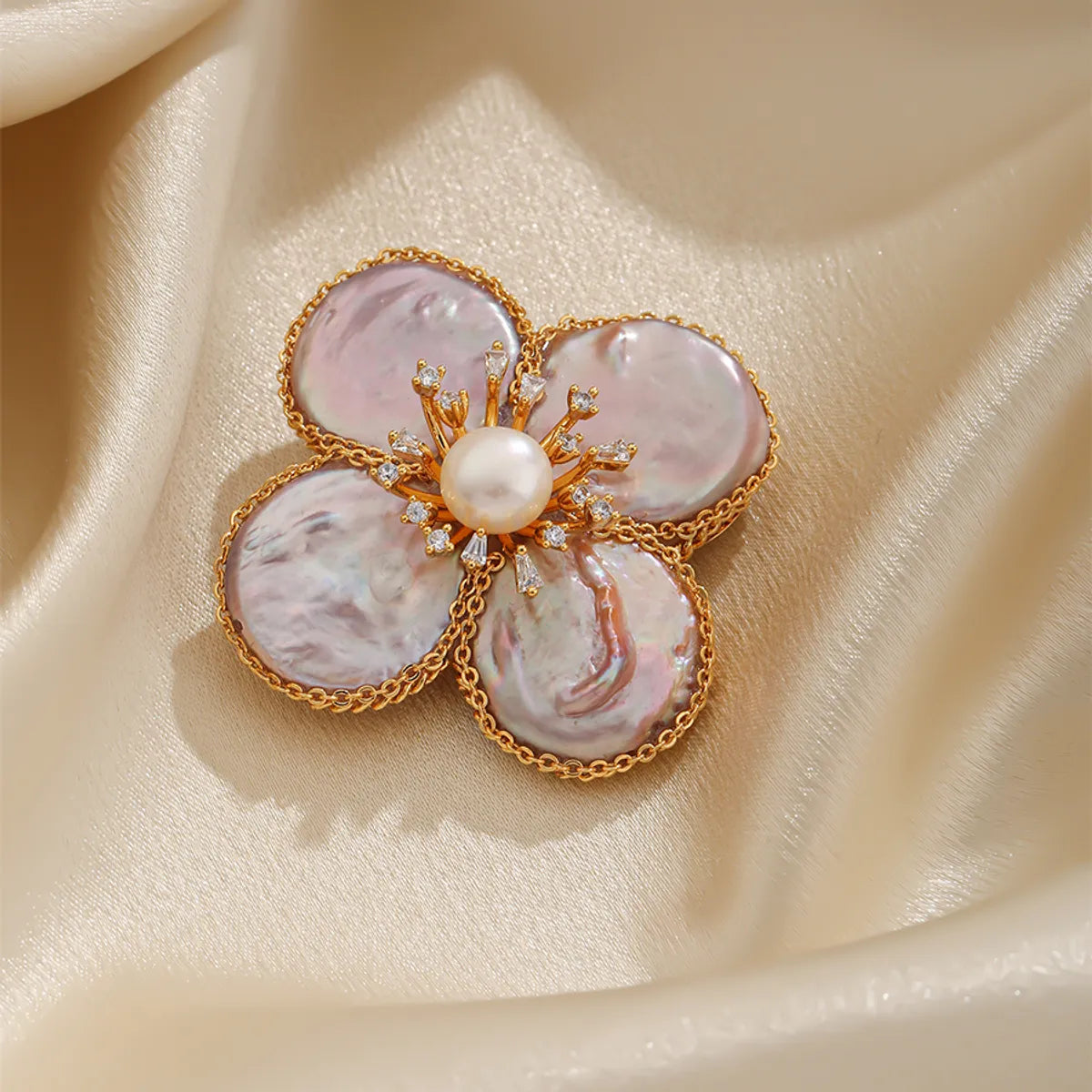 Elegant Luxurious Flower Copper Hollow Out Inlay Freshwater Pearl Women'S Brooches 1 Piece