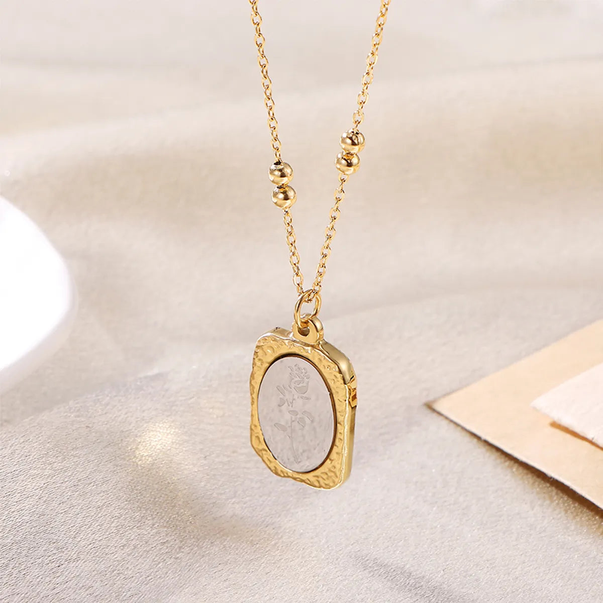 Elegant Luxurious Shiny Portrait Moon Rose Stainless Steel Plating 18k Gold Plated Pendant Necklace