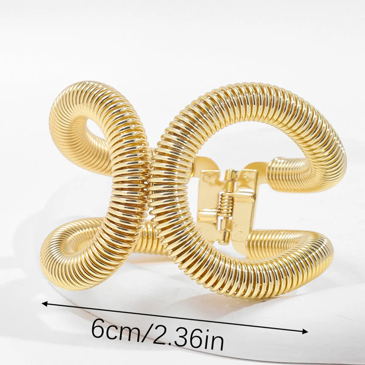 Iron Elegant Luxurious Twist Plating Spiral Stripe Bangle