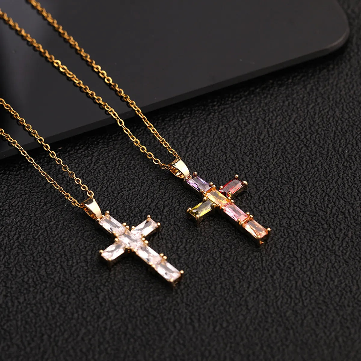 Elegant Modern Style Cross Copper Zircon Pendant Necklace In Bulk