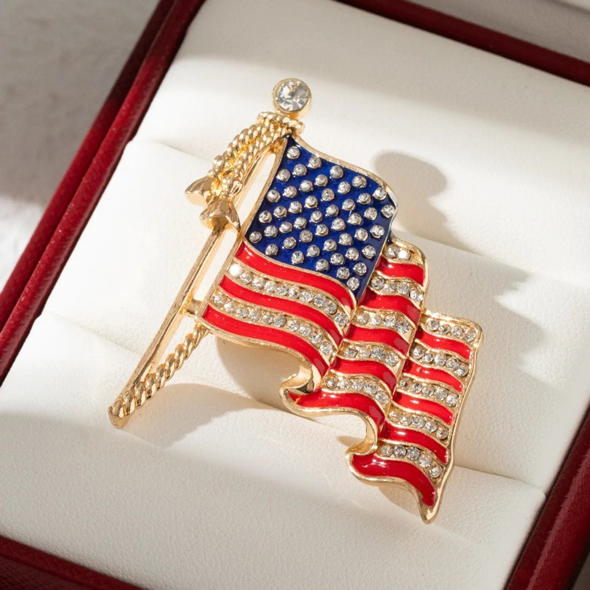 Elegant Portrait National Flag Heart Shape Alloy Women'S Brooches