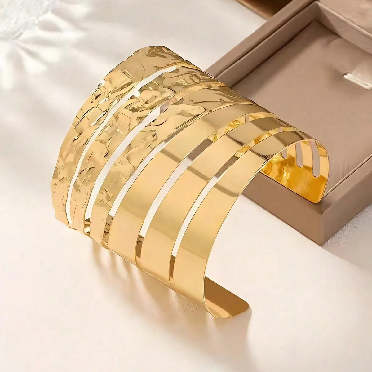 Elegant Queen Simple Style Circle Round Iron Wholesale Bangle