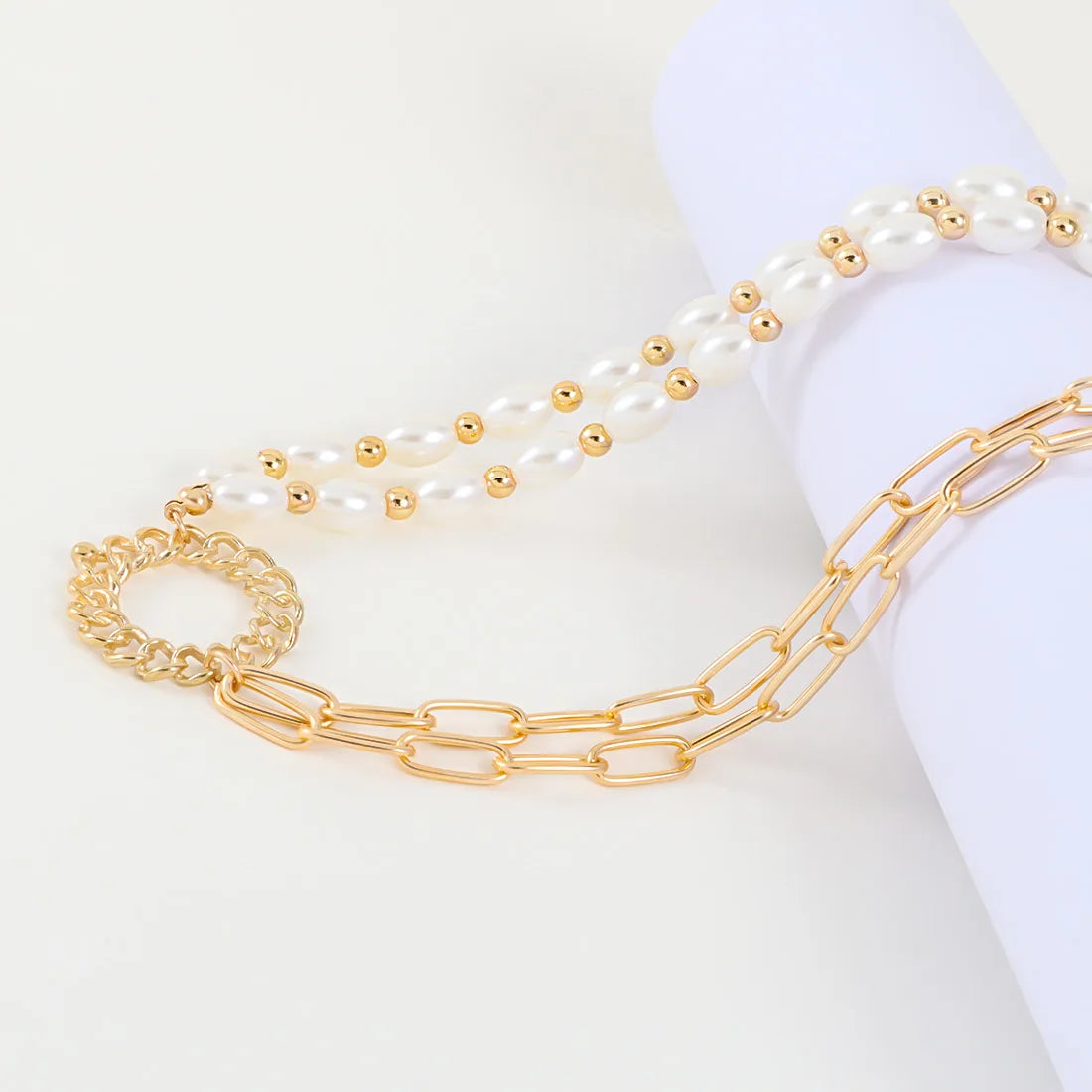 Elegant Retro Commute Round Gold Plated Alloy Plastic Wholesale Necklace