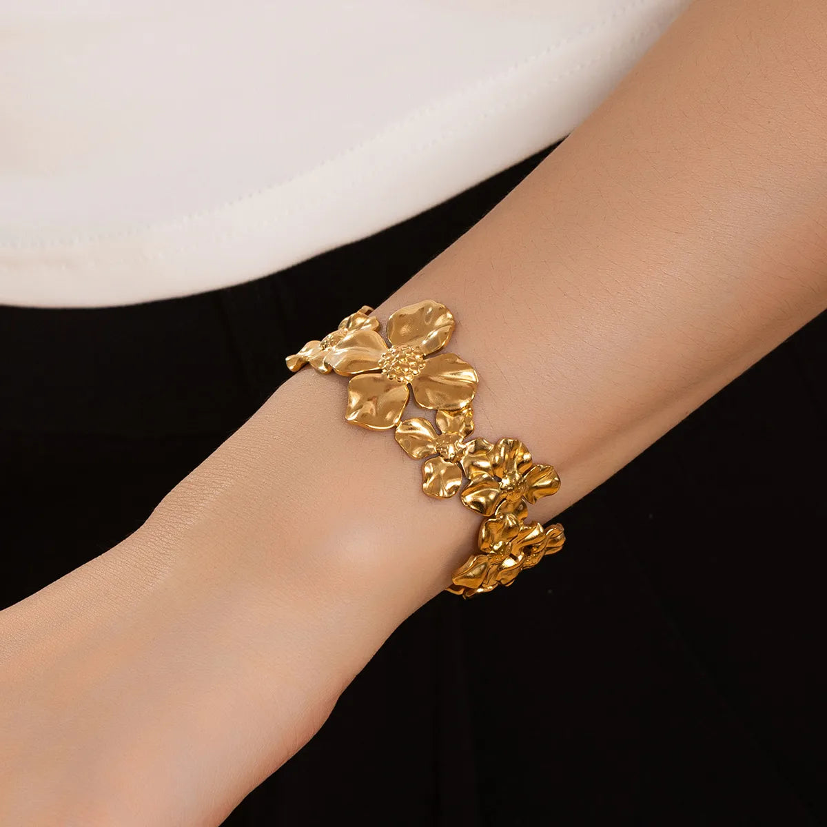 Elegant Retro Flower 201 Stainless Steel Bangle In Bulk