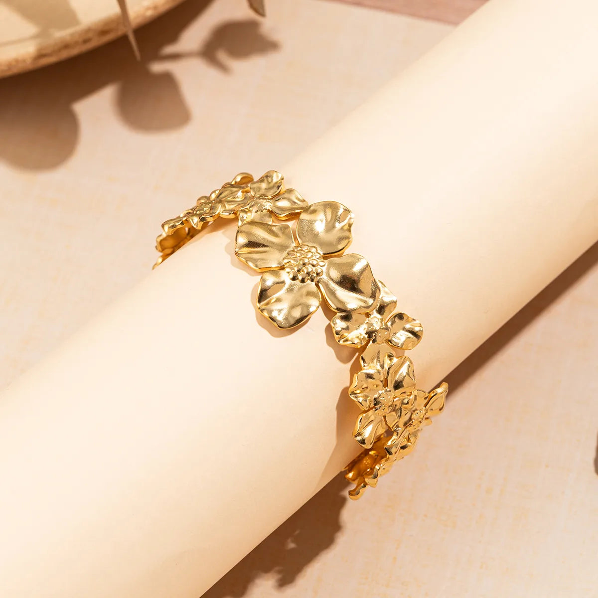 Elegant Retro Flower 201 Stainless Steel Bangle In Bulk